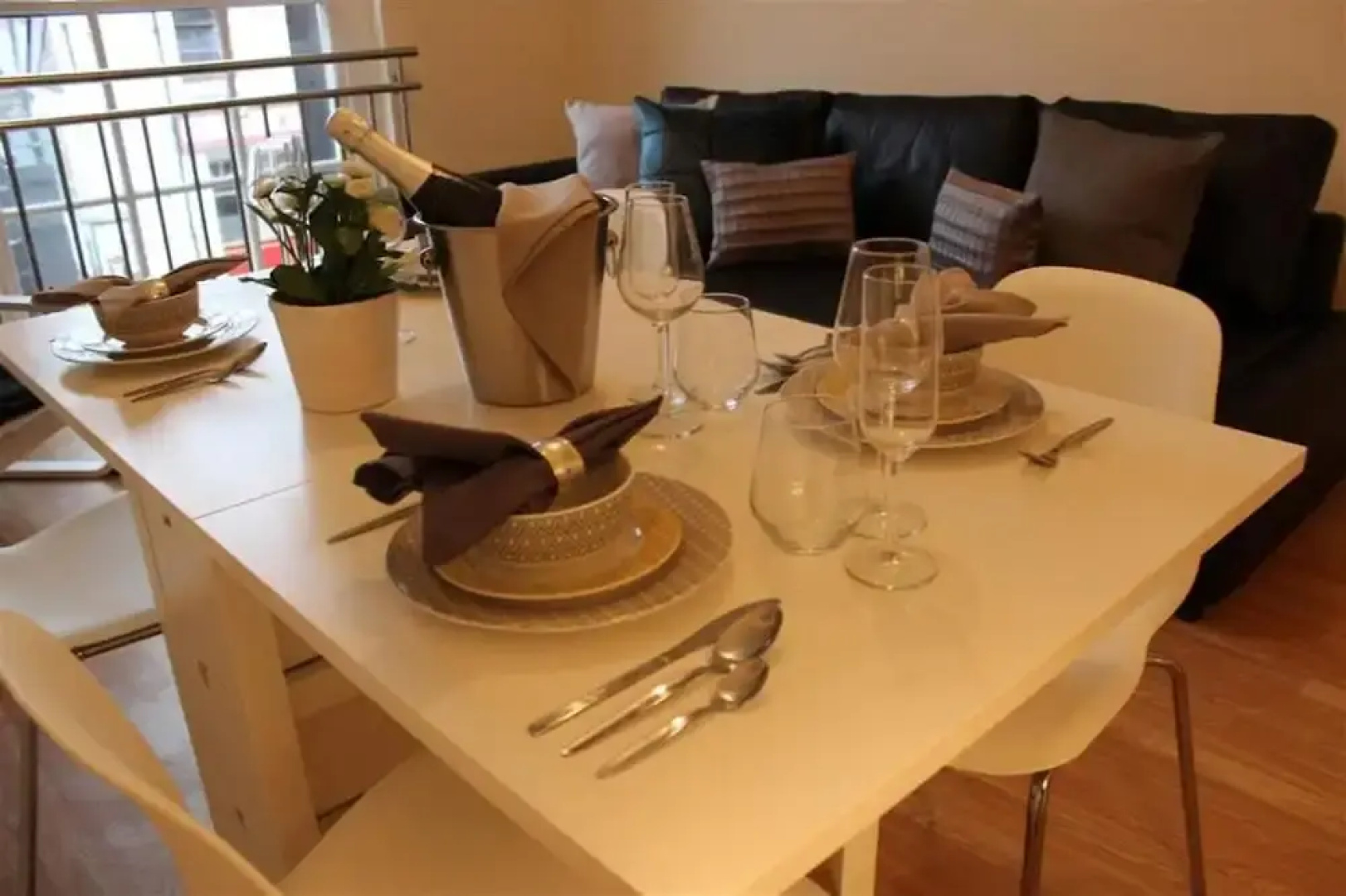 The Maelor - Berwyn House - Central Wrexham - Sleeps Up To 6