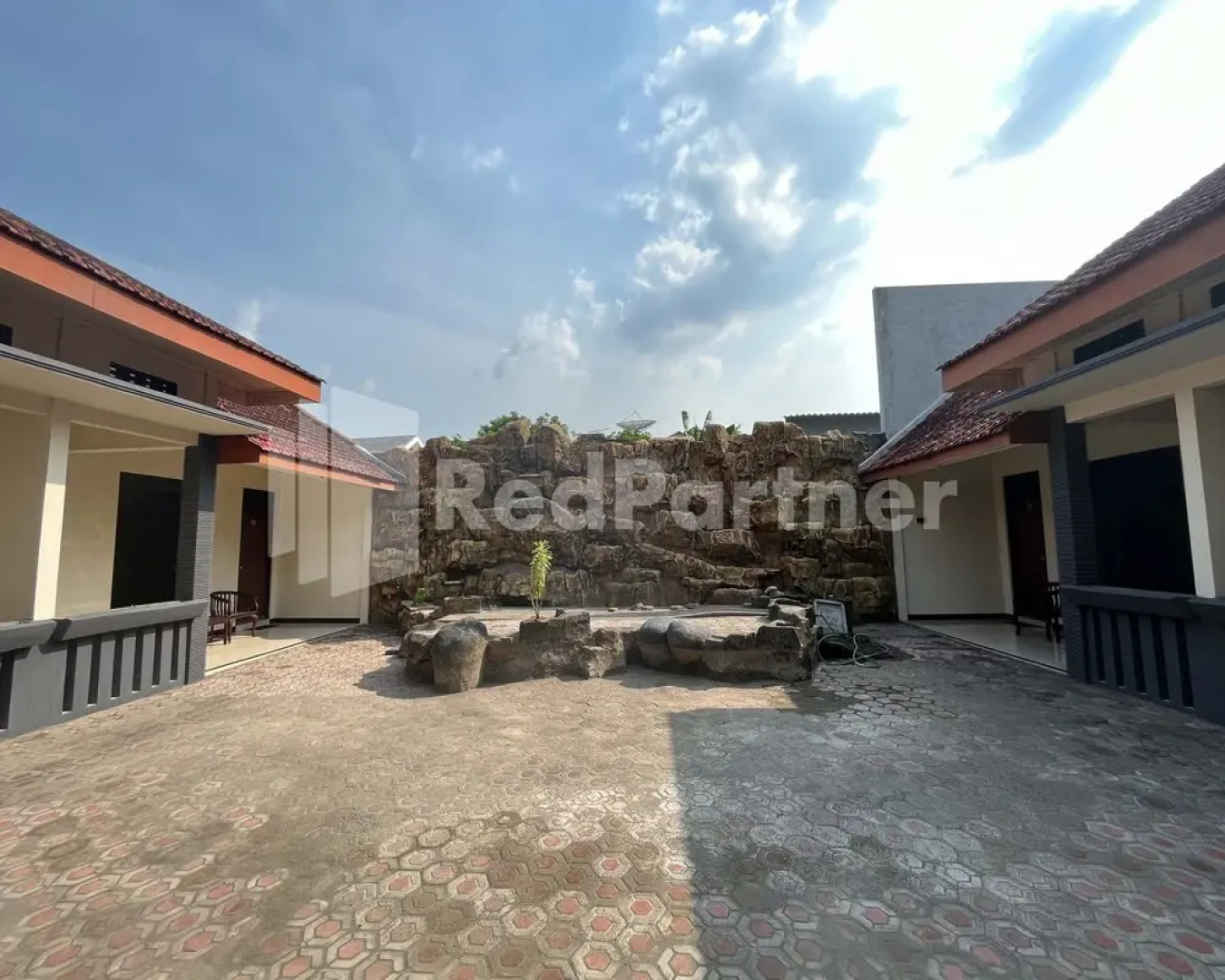 Hotel Dewi near GOR Merdeka Jombang Mitra RedDoorz