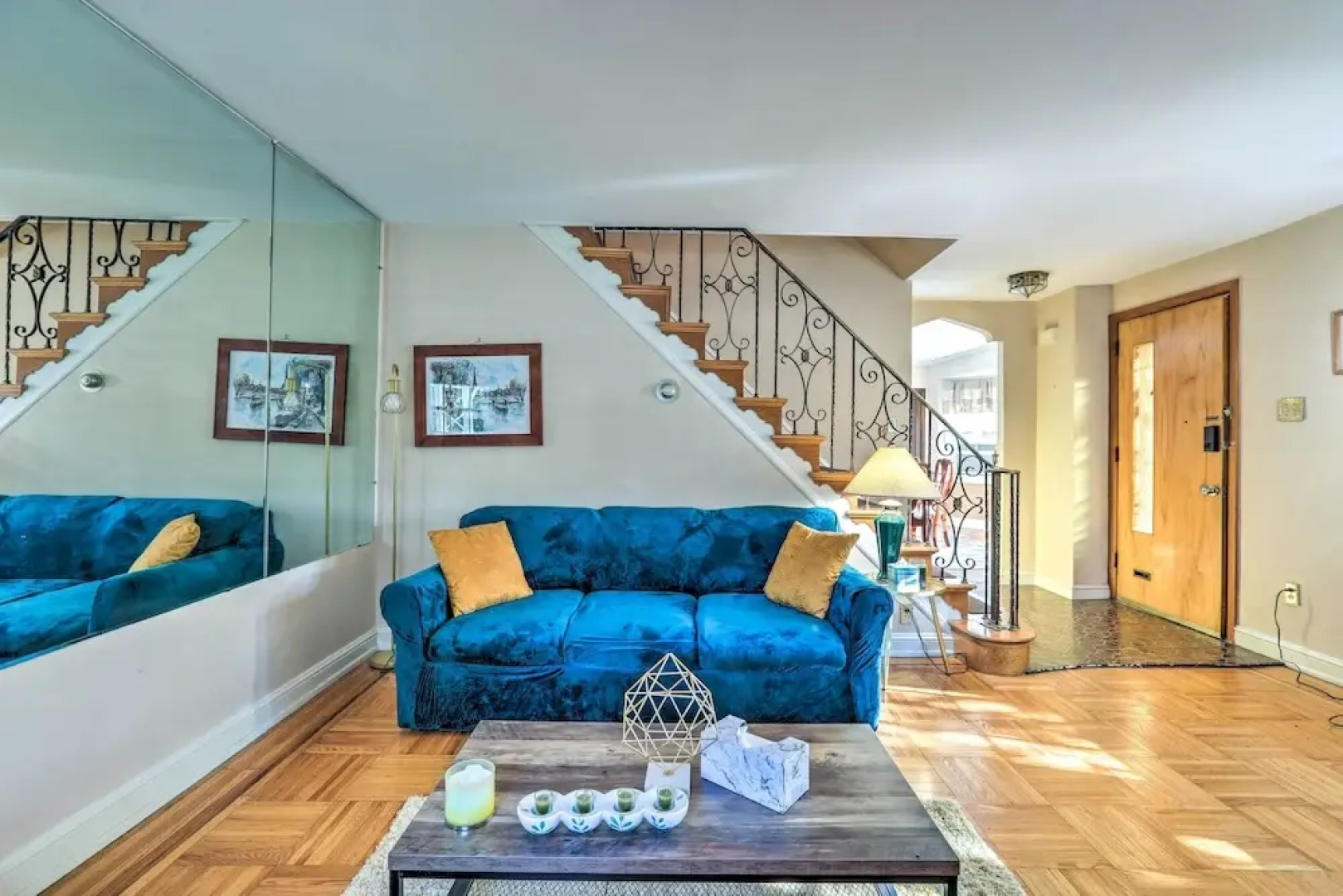 Yeadon Townhome w/ Porch, 7 Mi to Center City