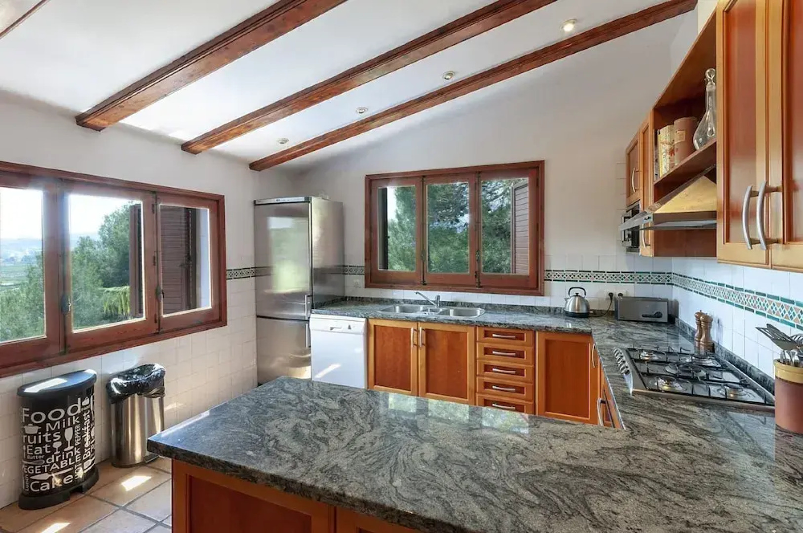 Casabra in Ador With 5 Bedrooms and 3 Bathrooms