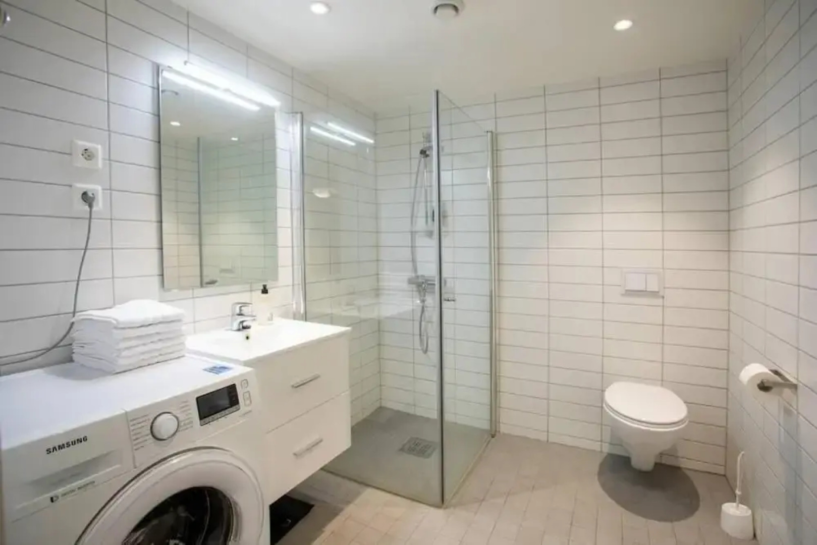 3 Bedroom Apartment With Free Parking