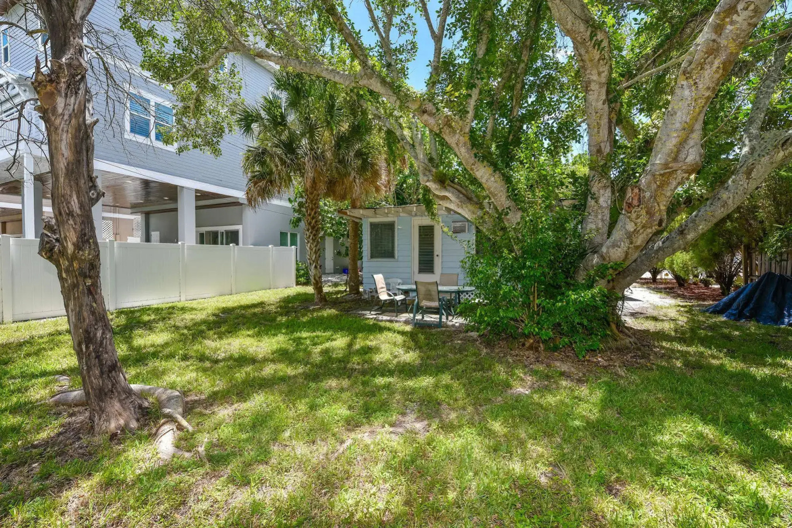 Banana Cabana and Cottage by Beachside Management