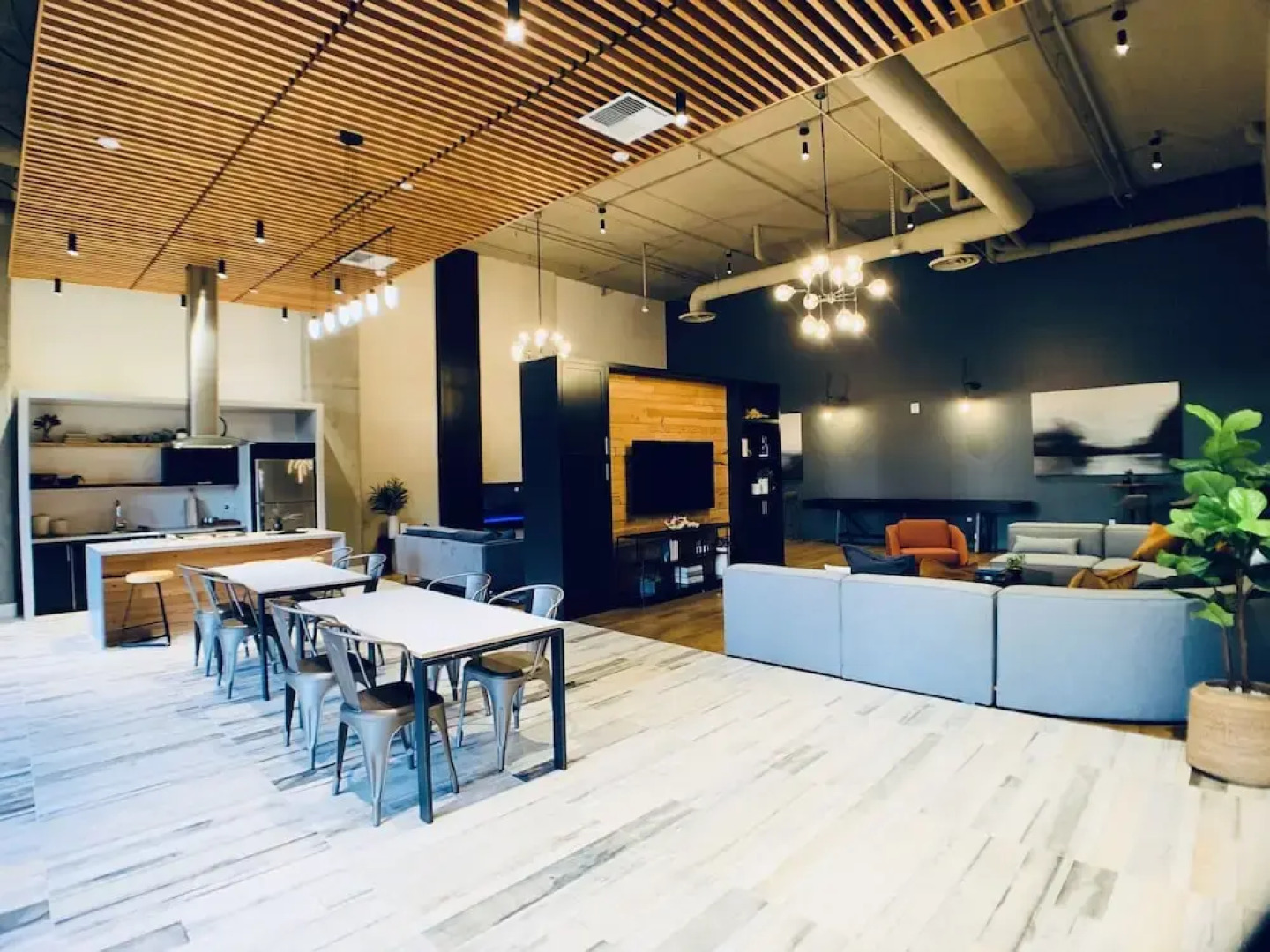 Top Floor with Amazing Views