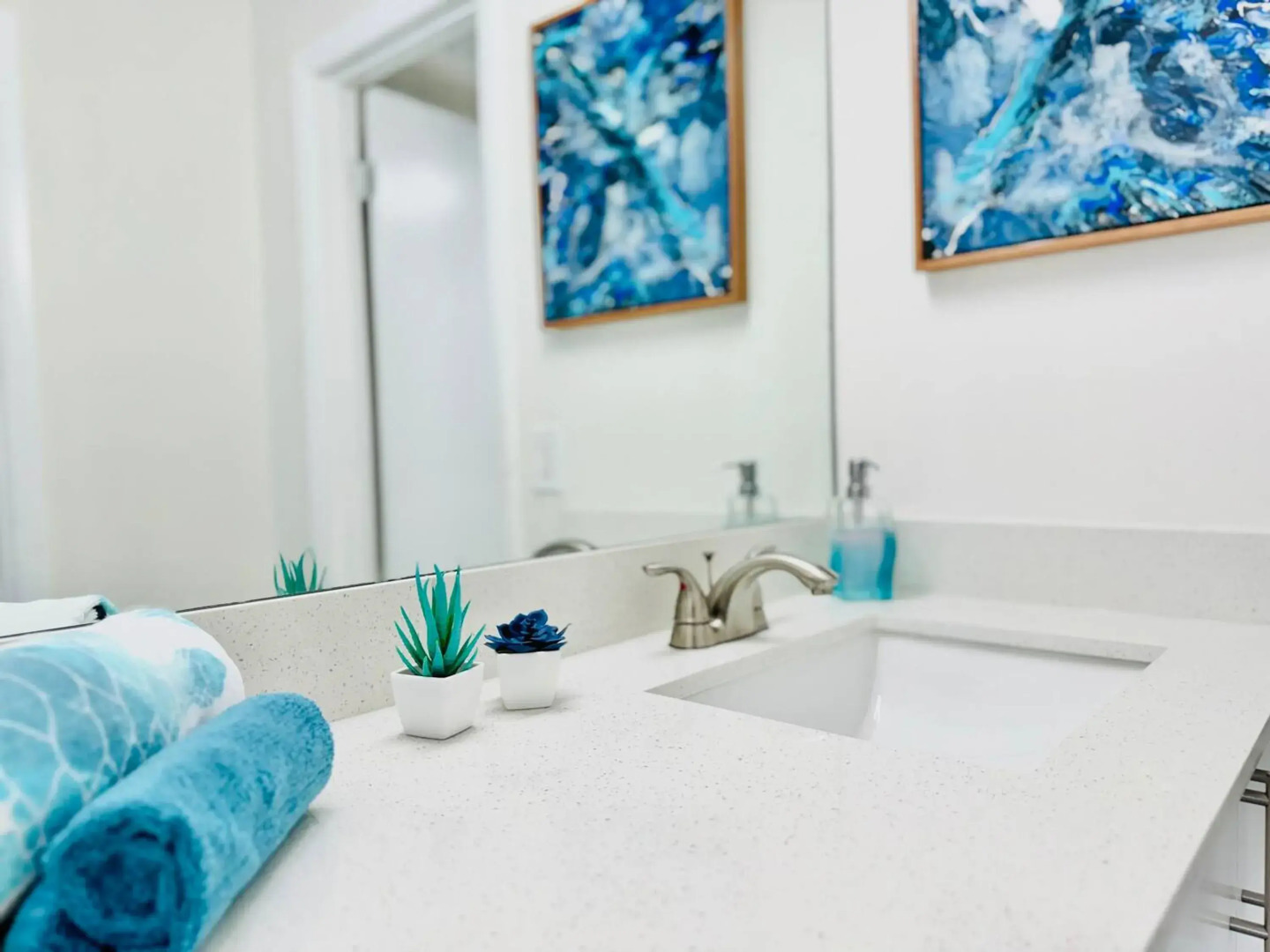 Waterfront 1BR Parking Walk to the Beach