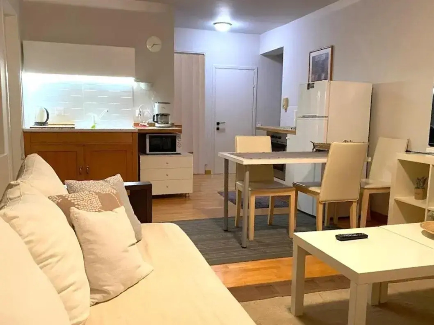 Bright, Cosy Studio close to Glyfada Beach & Center