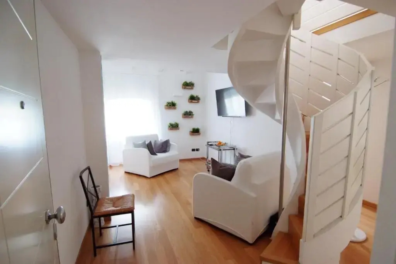 White Residence Apartment