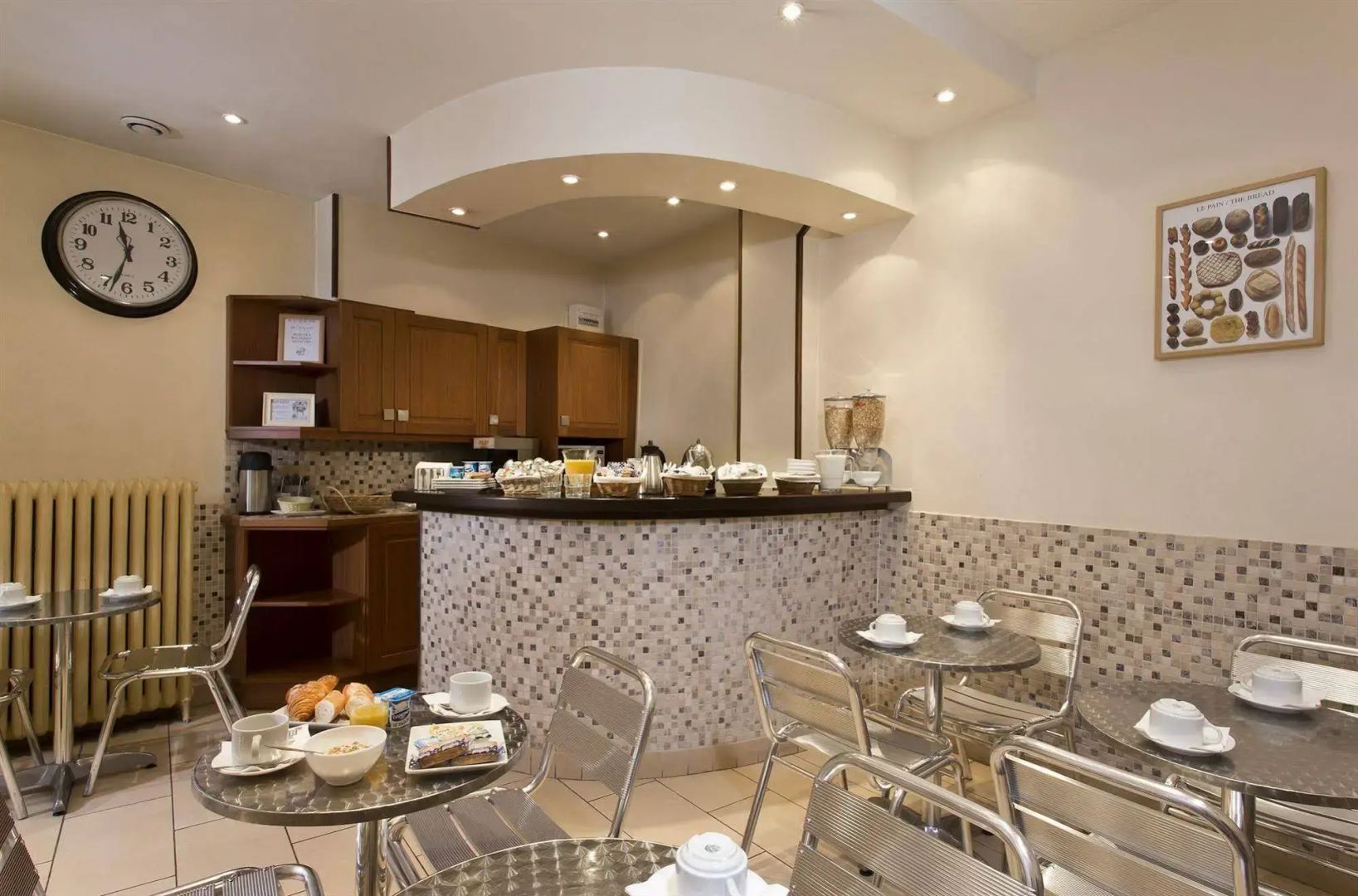 Merryl Hotel