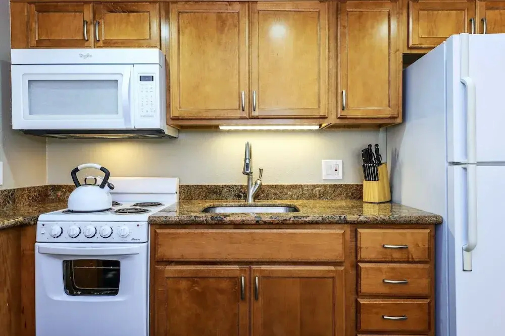 Royal Kahana 119 Studio Studio Bedroom Condo by RedAwning