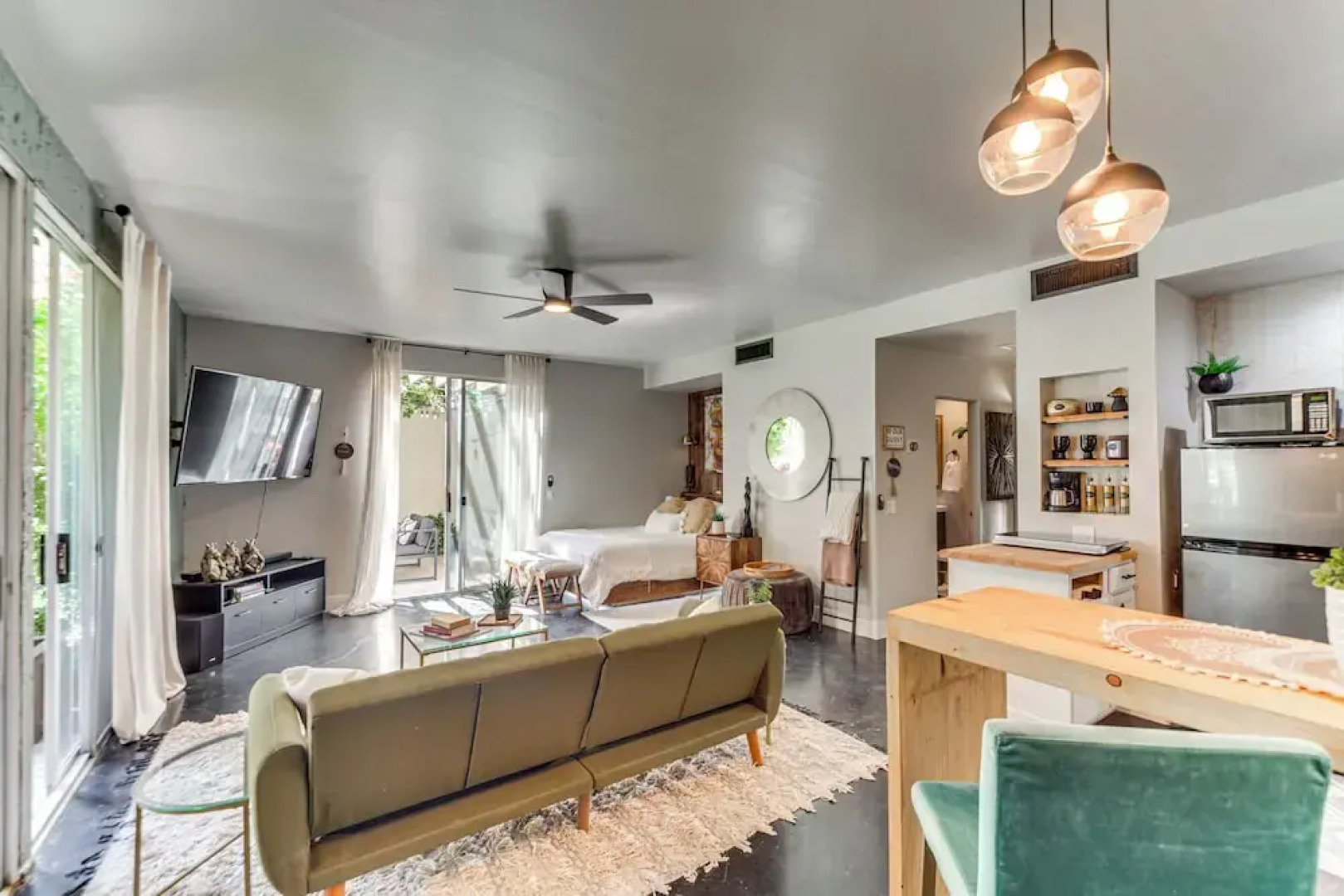 Near Golf: Indian Wells Studio w/ Pool Access