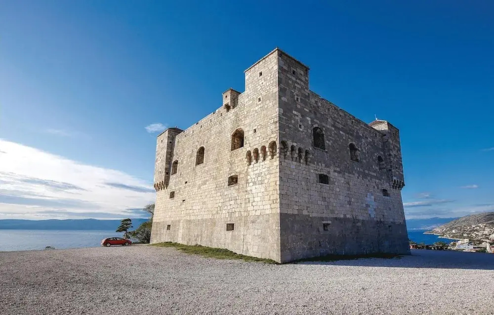 Nice Apartment in Lopci With 2 Bedrooms