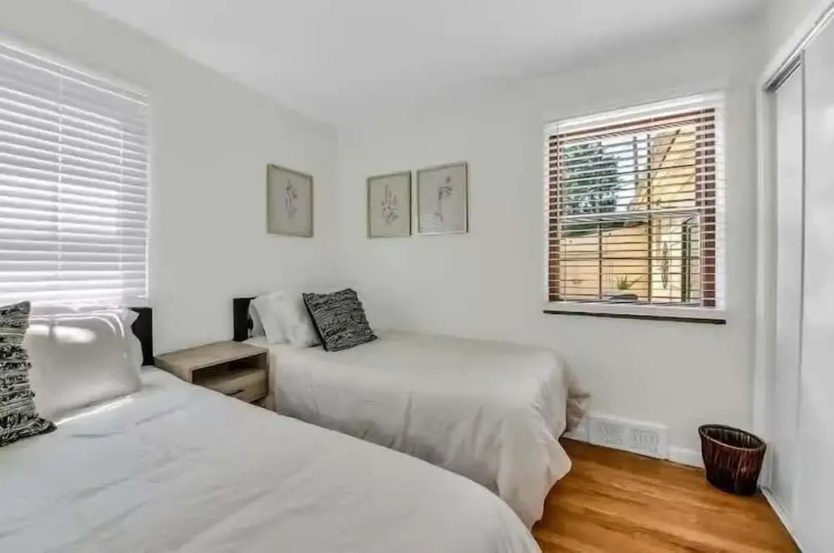 Grosse Pointe/detroit 3br Sleeps 8 Yard 3 Bedroom Home