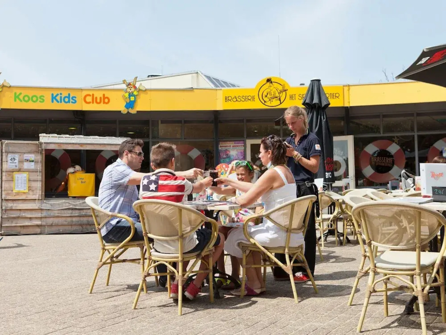 Thatched Villa With Dishwasher, sea at 1 km. in Domburg