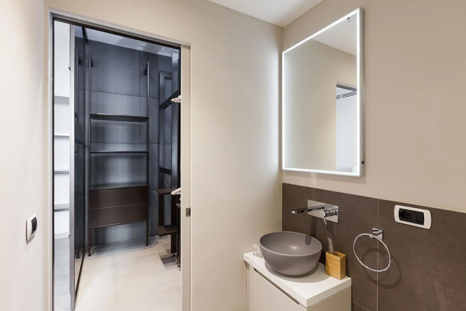 easyhomes - Duomo Suites & Apartments