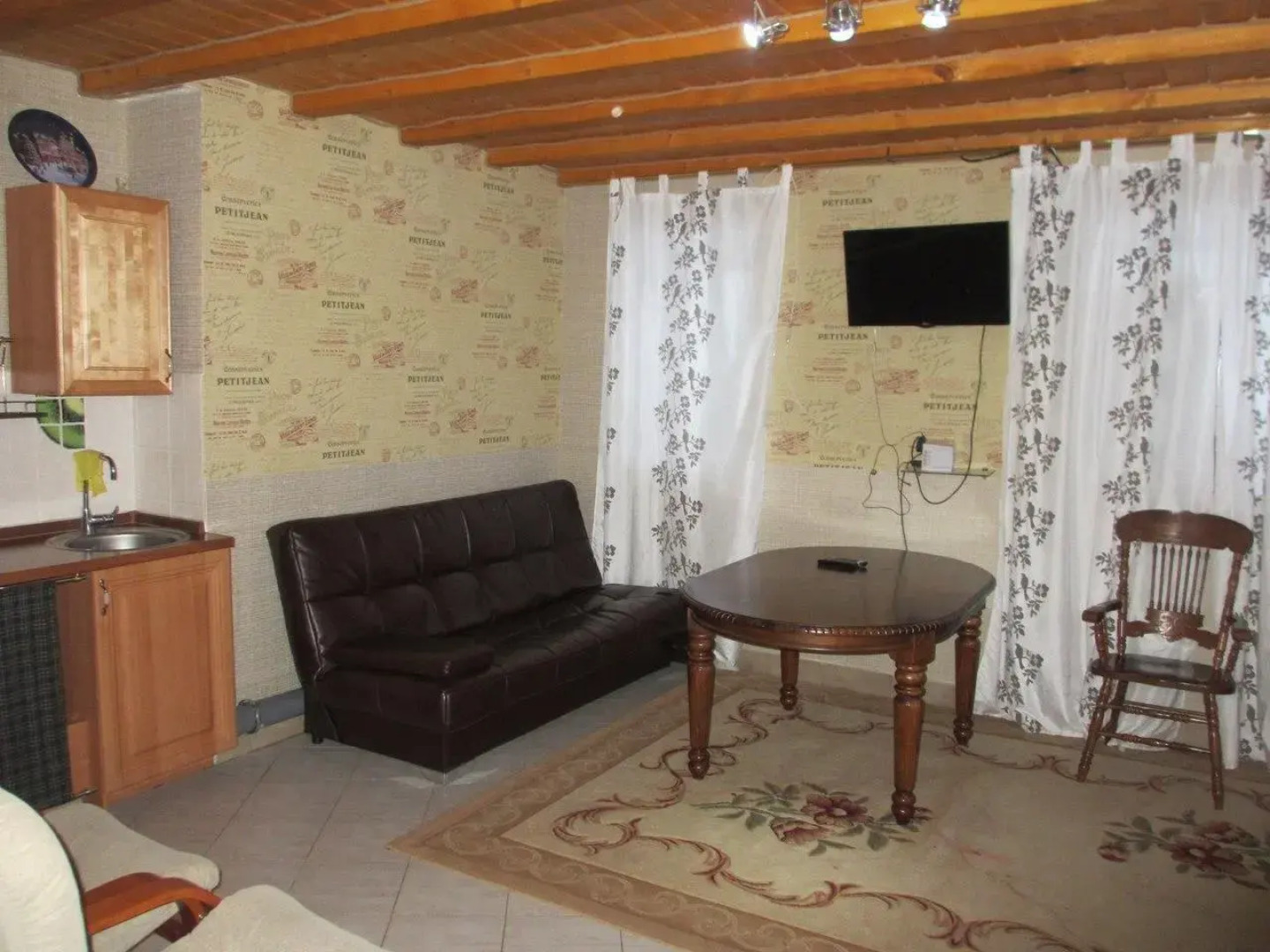 Гостевой дворик ЯR (ЯР)