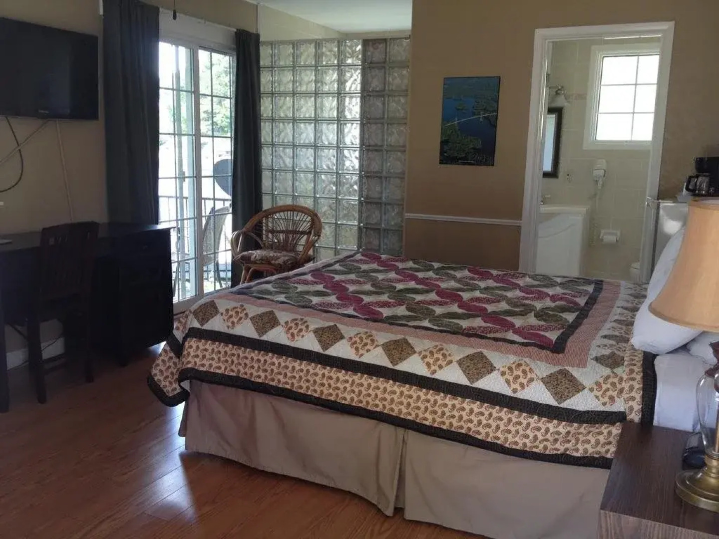 Boathouse Country Inn