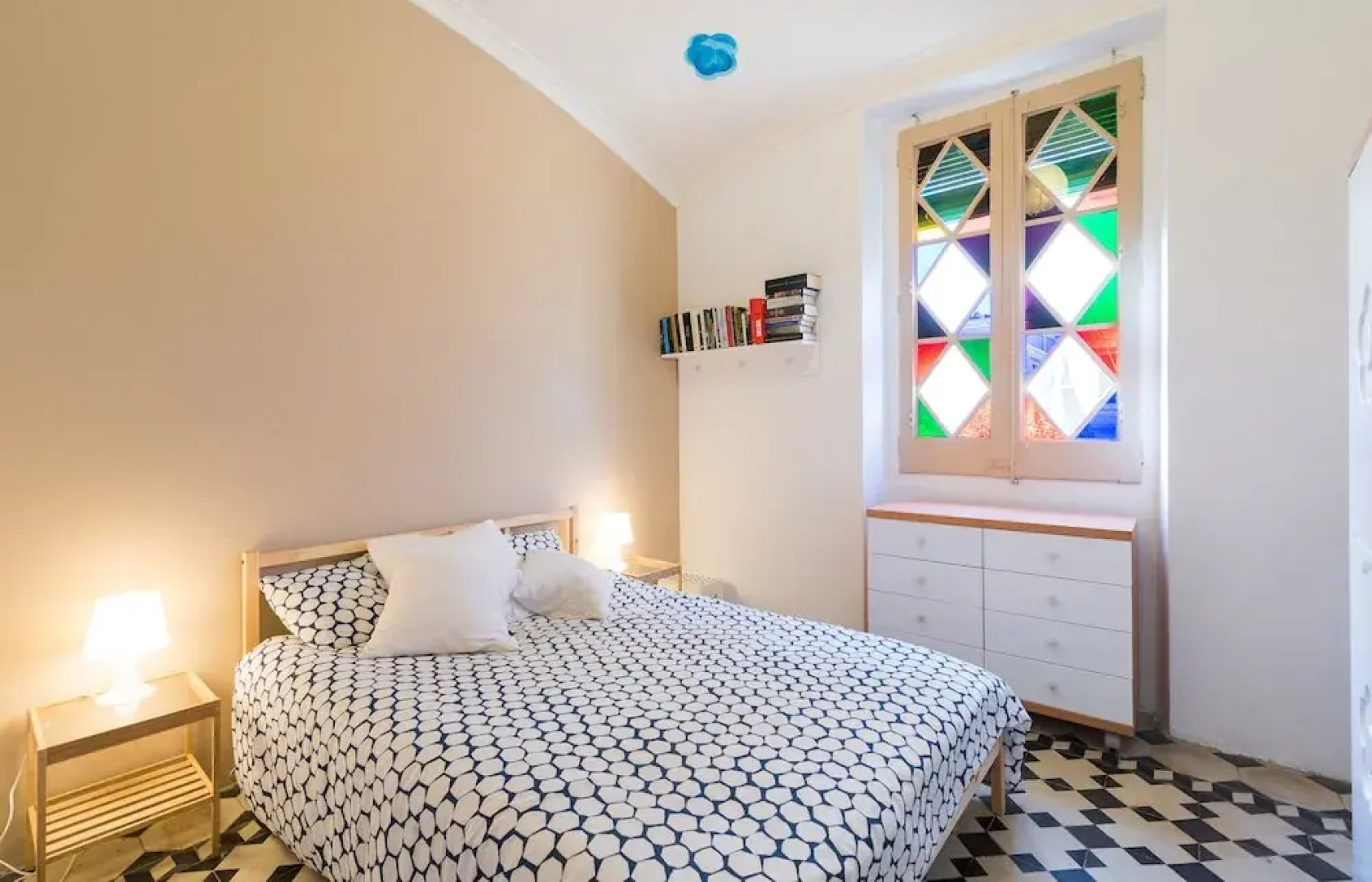 Encantadora Mansión con Jardín y Piscina