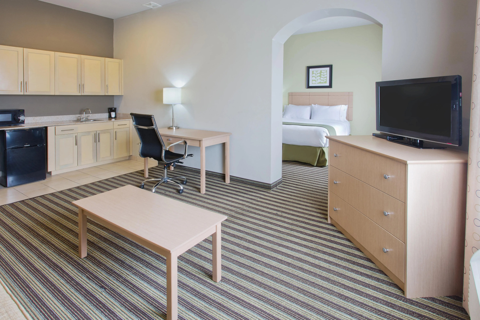 Holiday Inn Express Hotel & Suites Alvarado by IHG