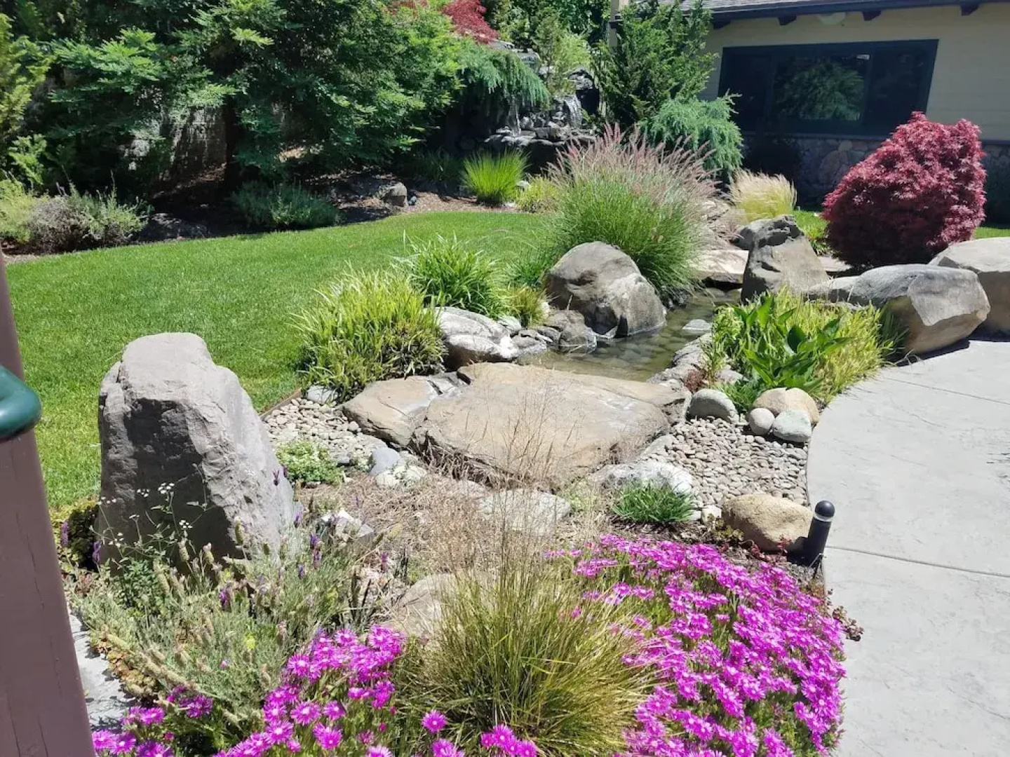 Redwood Garden Inn