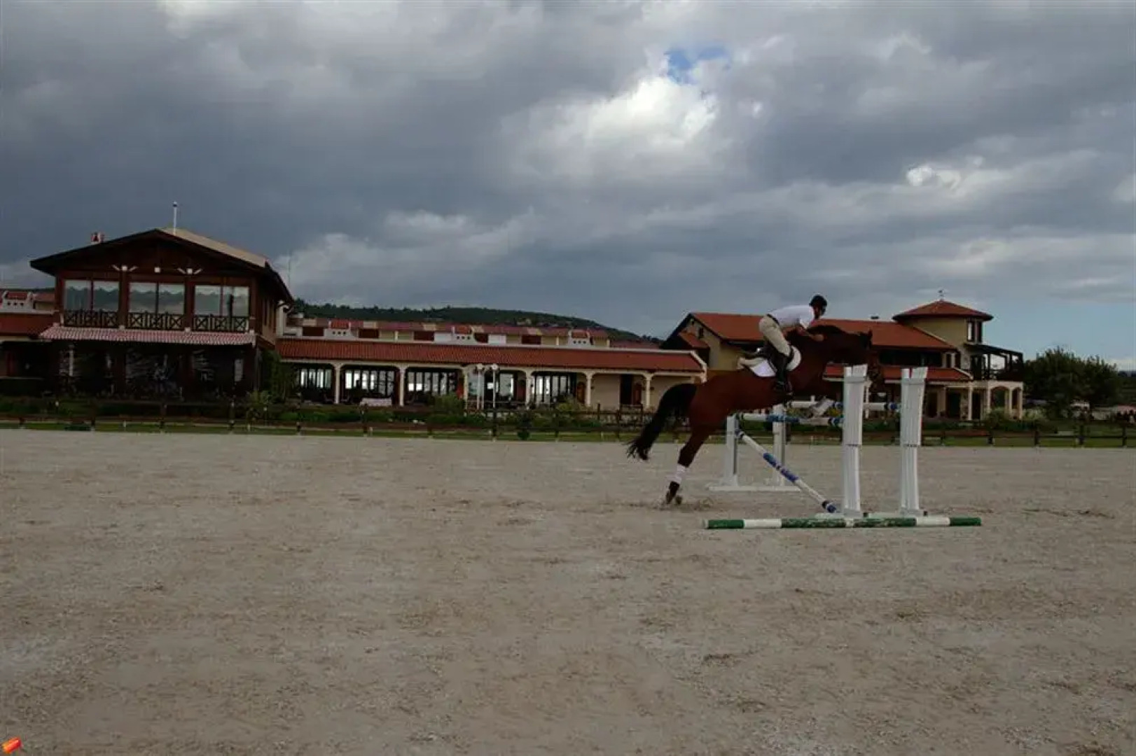 Konvoy Hotel & The Country Club