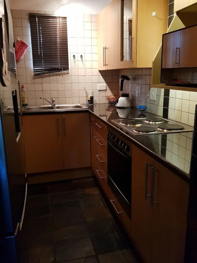 Six Valk Avenue Guest House