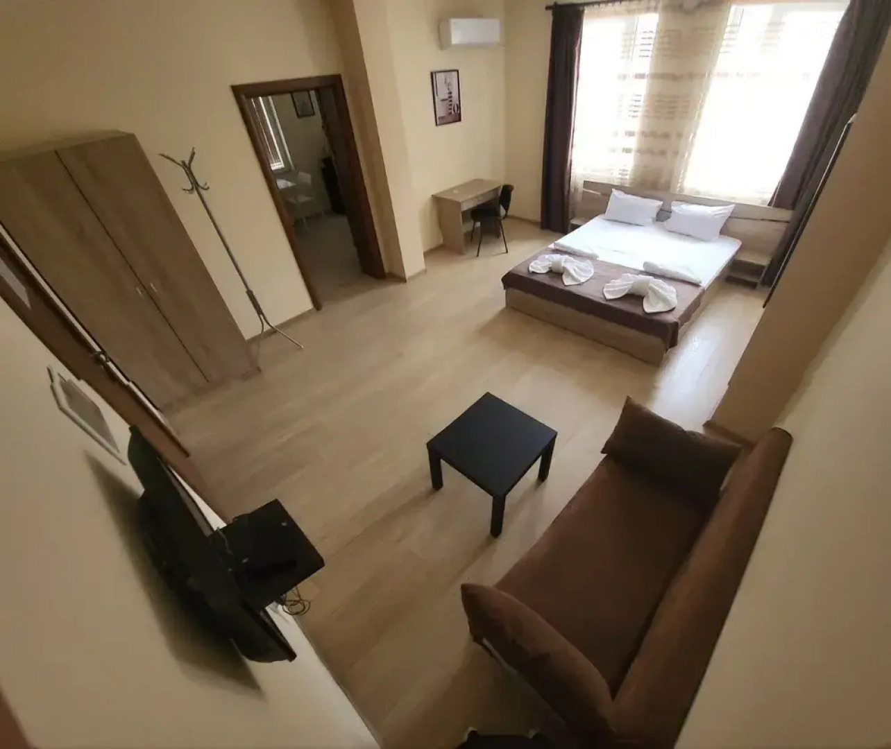 Twain Apart & Rooms