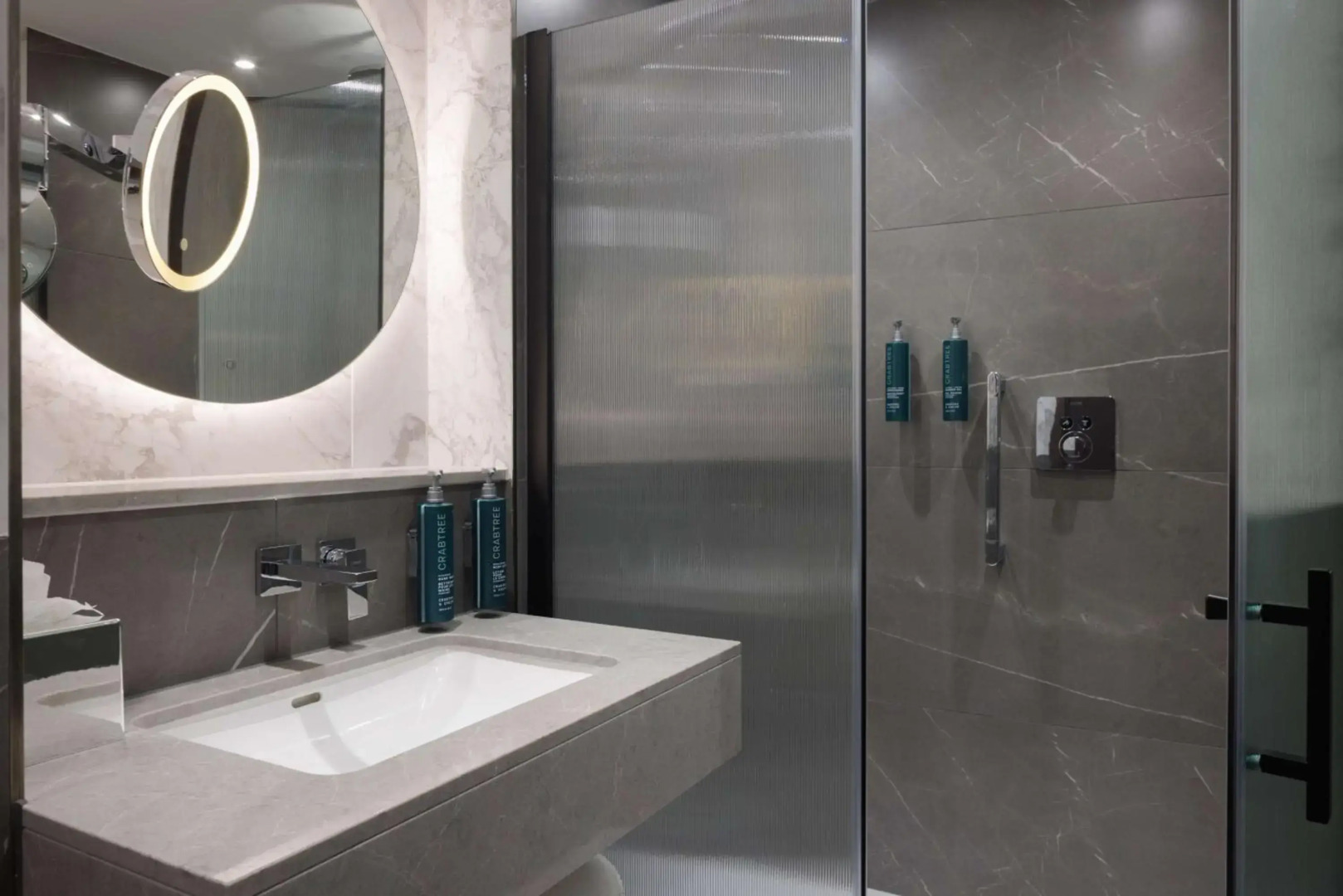 DoubleTree by Hilton London Victoria