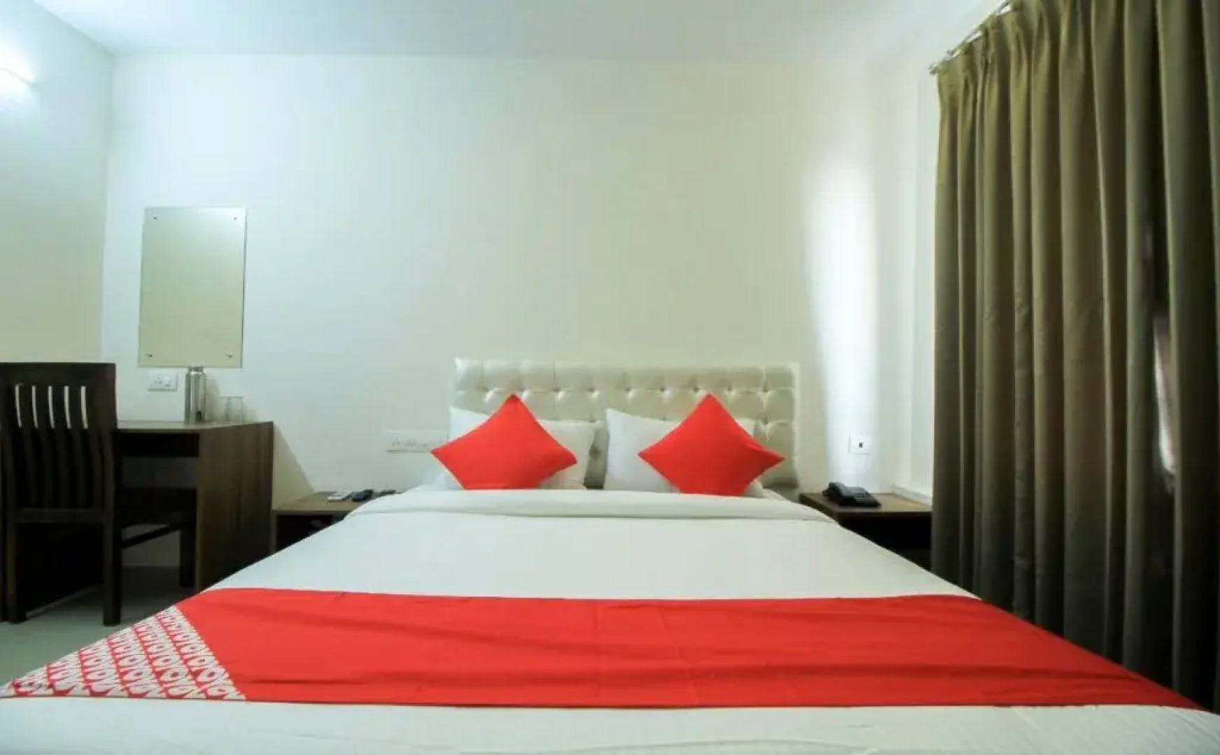 Varcity Bay By OYO Rooms