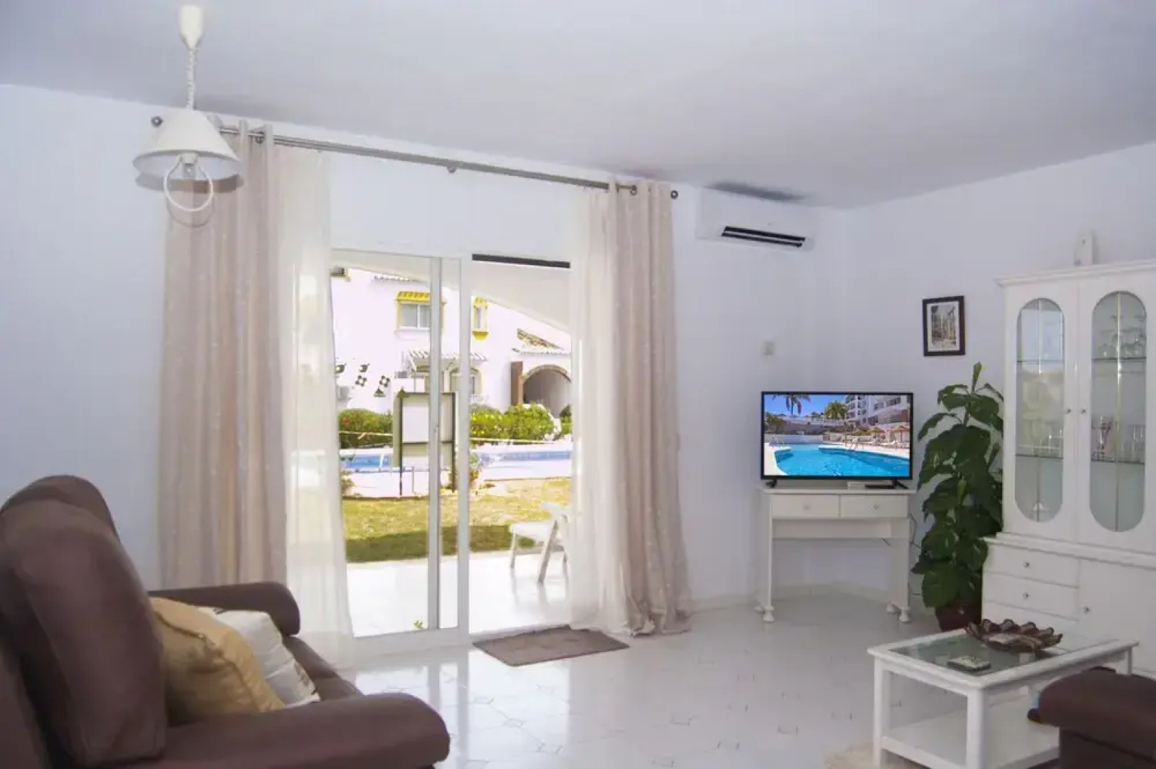 Spacious 2 Bed Apartment in Calahonda