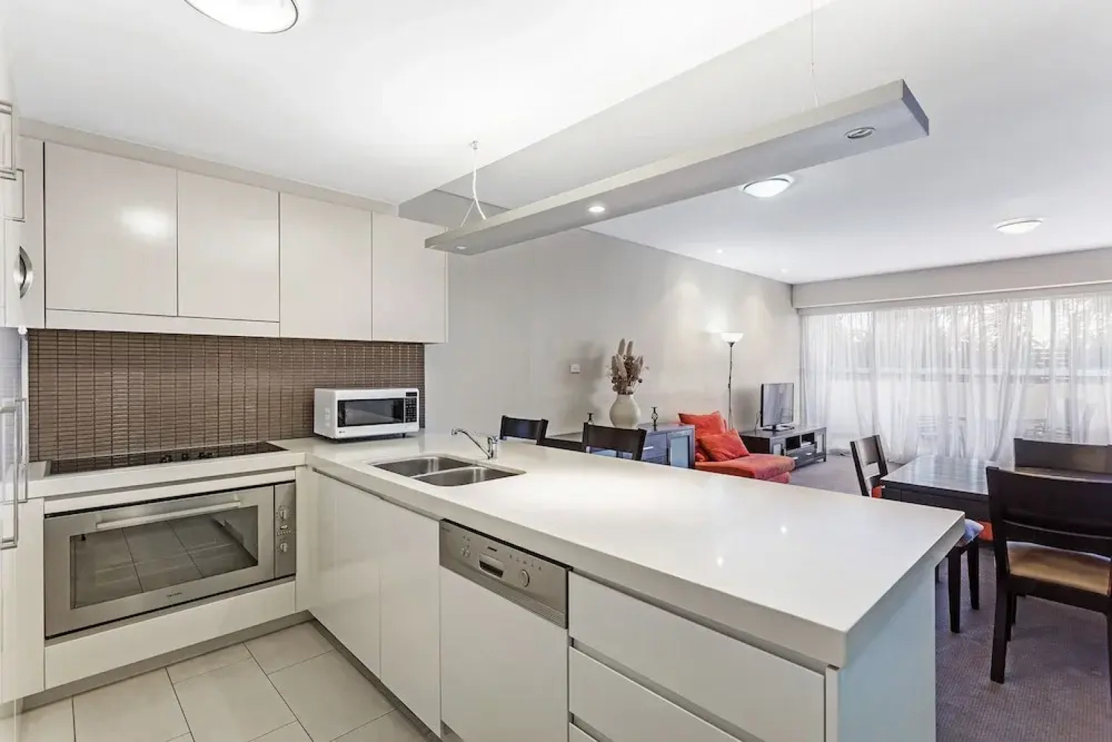 Cote D'Azur, Unit 40/61 Donald Street