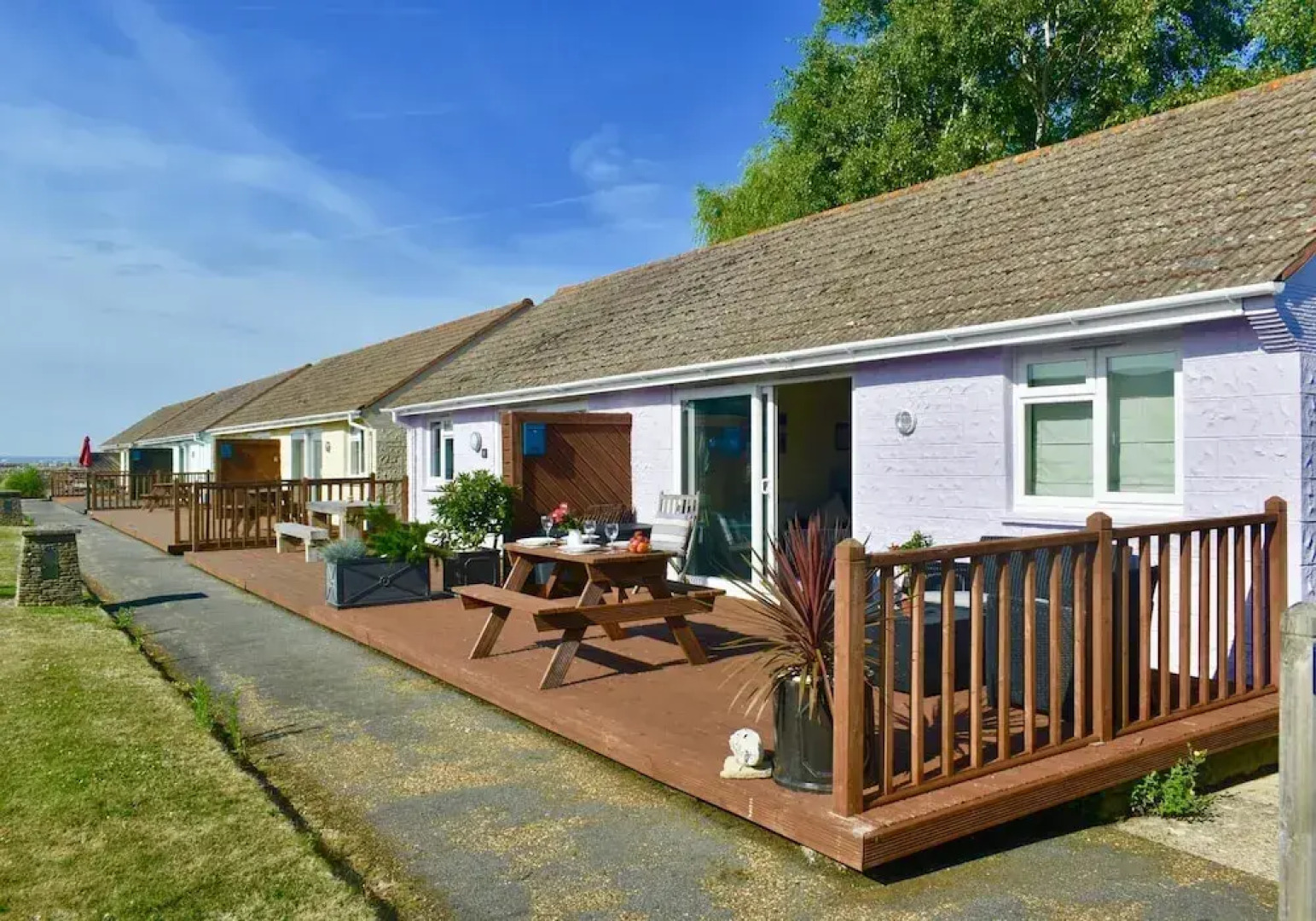 Seashells Dog Friendly Seaview Beach Chalet Sleeps 4 Beach Opposite