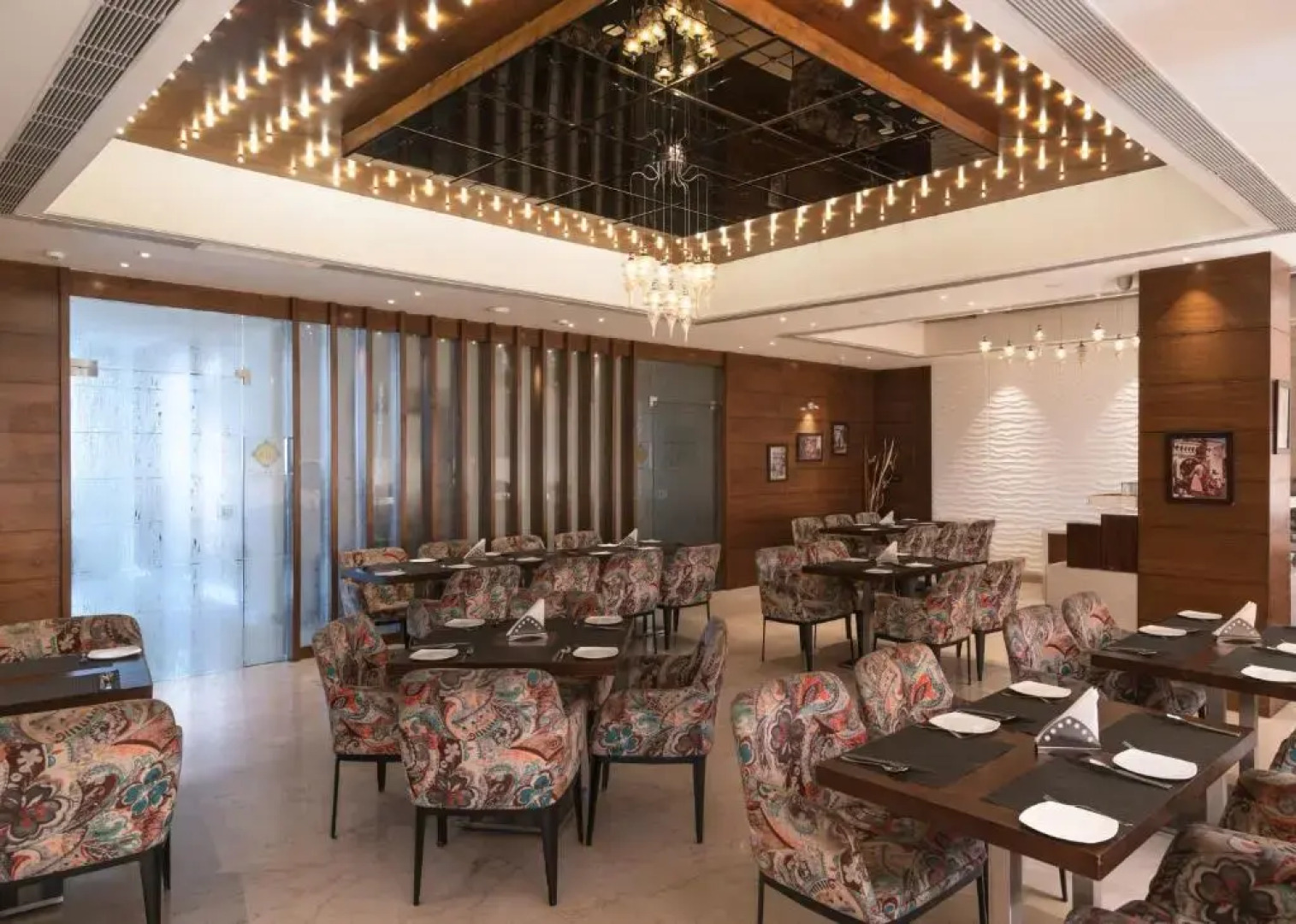 Xenious LN Courtyard Hotel