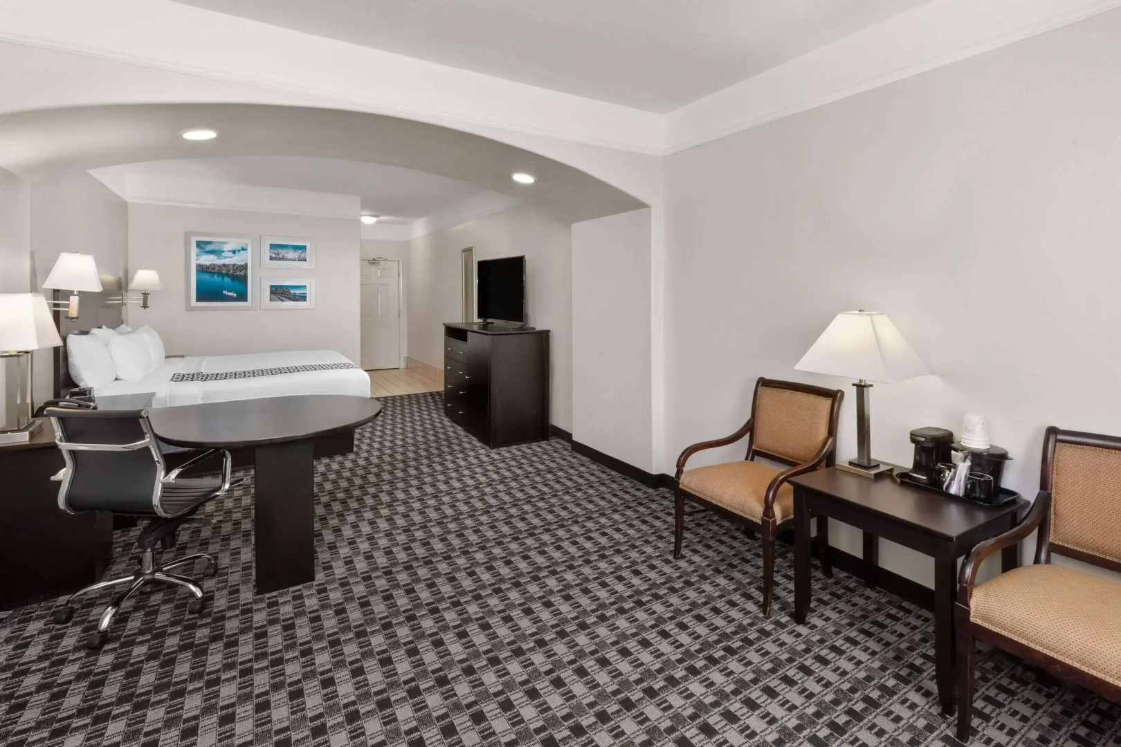 La Quinta Inn & Suites by Wyndham Deer Park