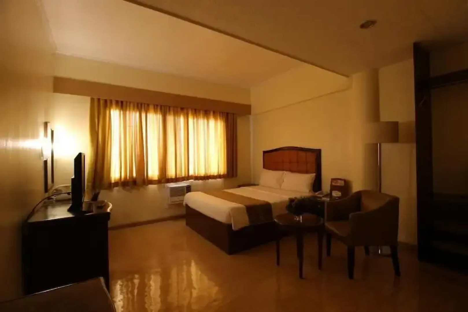 EON Centennial Plaza Hotel