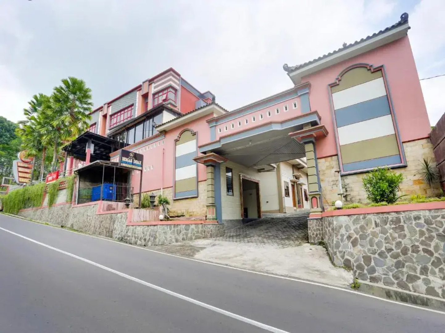 Urbanview Hotel Bergas Indah Bandungan by RedDoorz