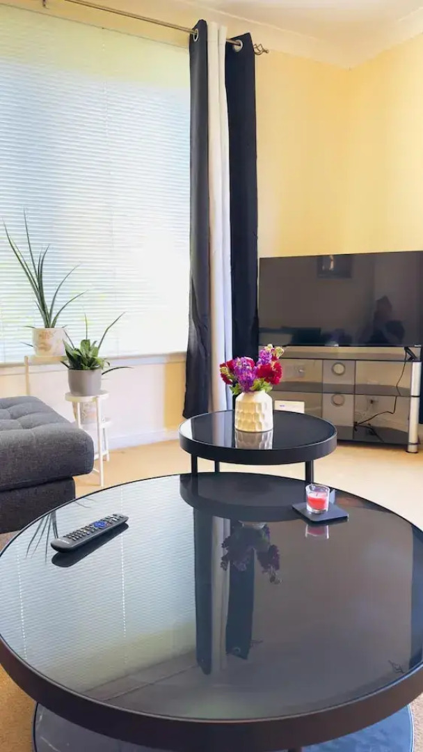 Apartment-2br-parking-walk to Town-near Beach-wifi