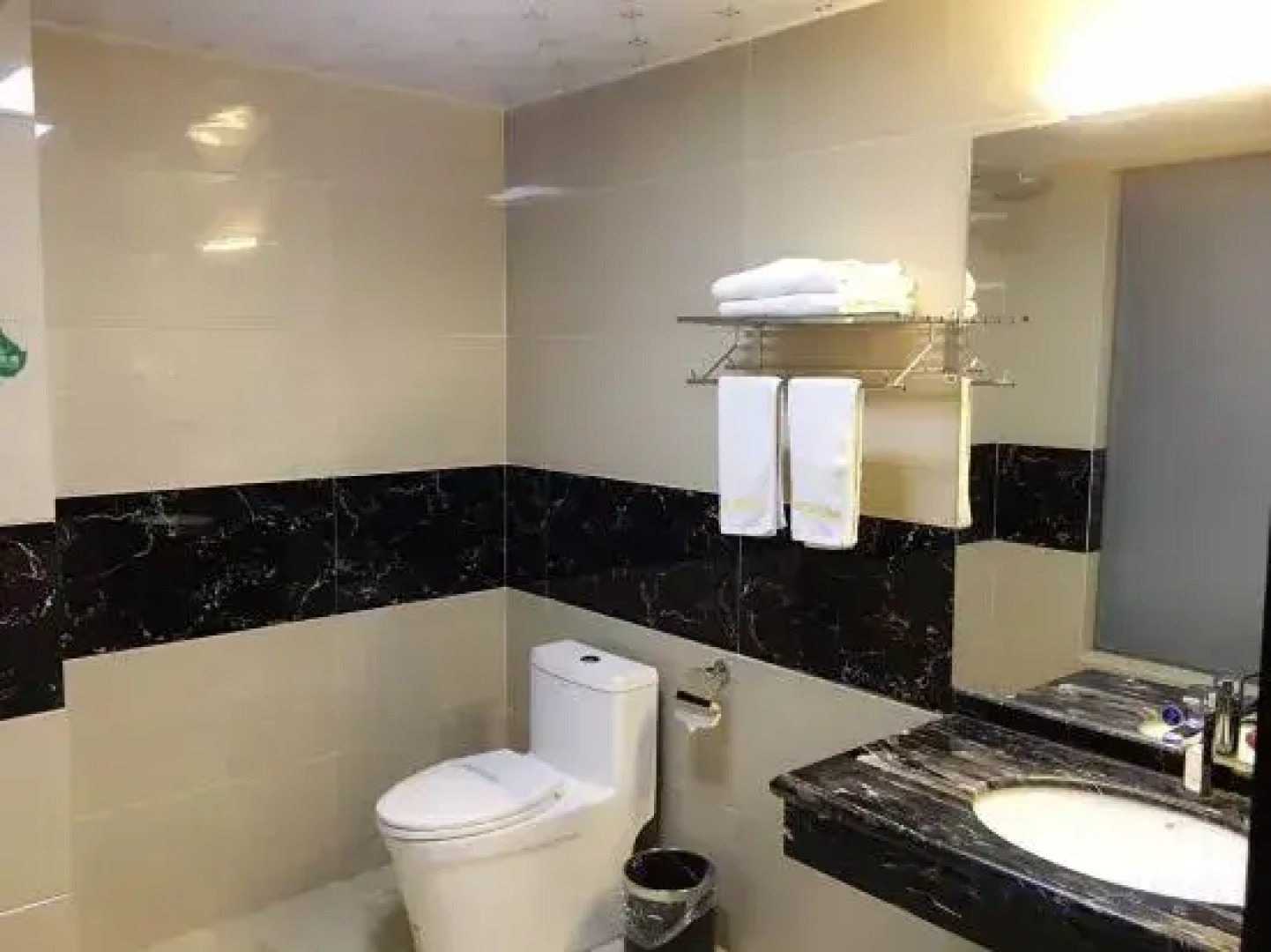 Yanshanzheshangshengshijiudian