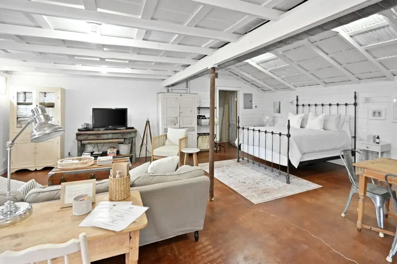 Gausthaus 402 1 Bedroom Cottage by RedAwning