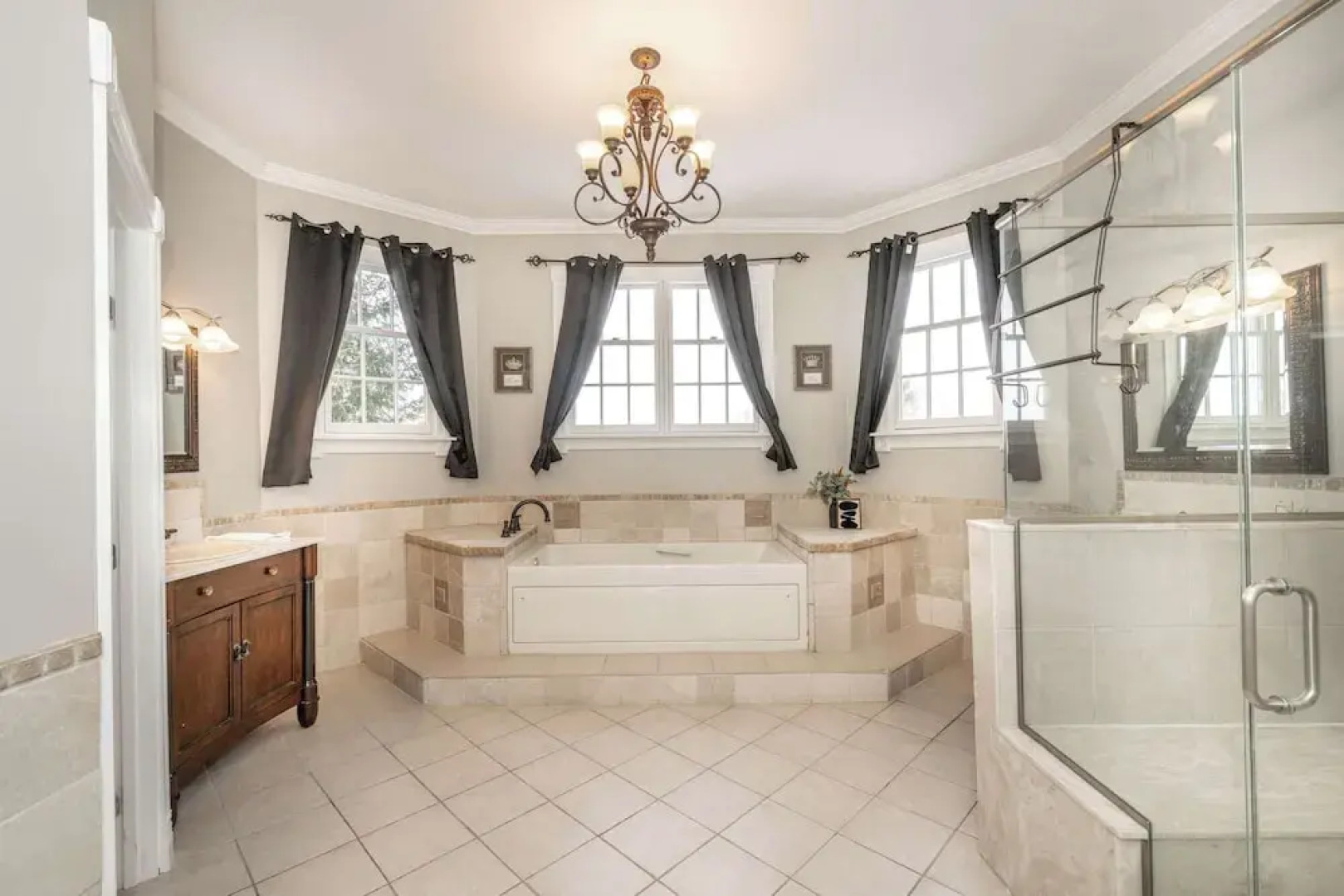 The Bishops Manor Stay for 10!