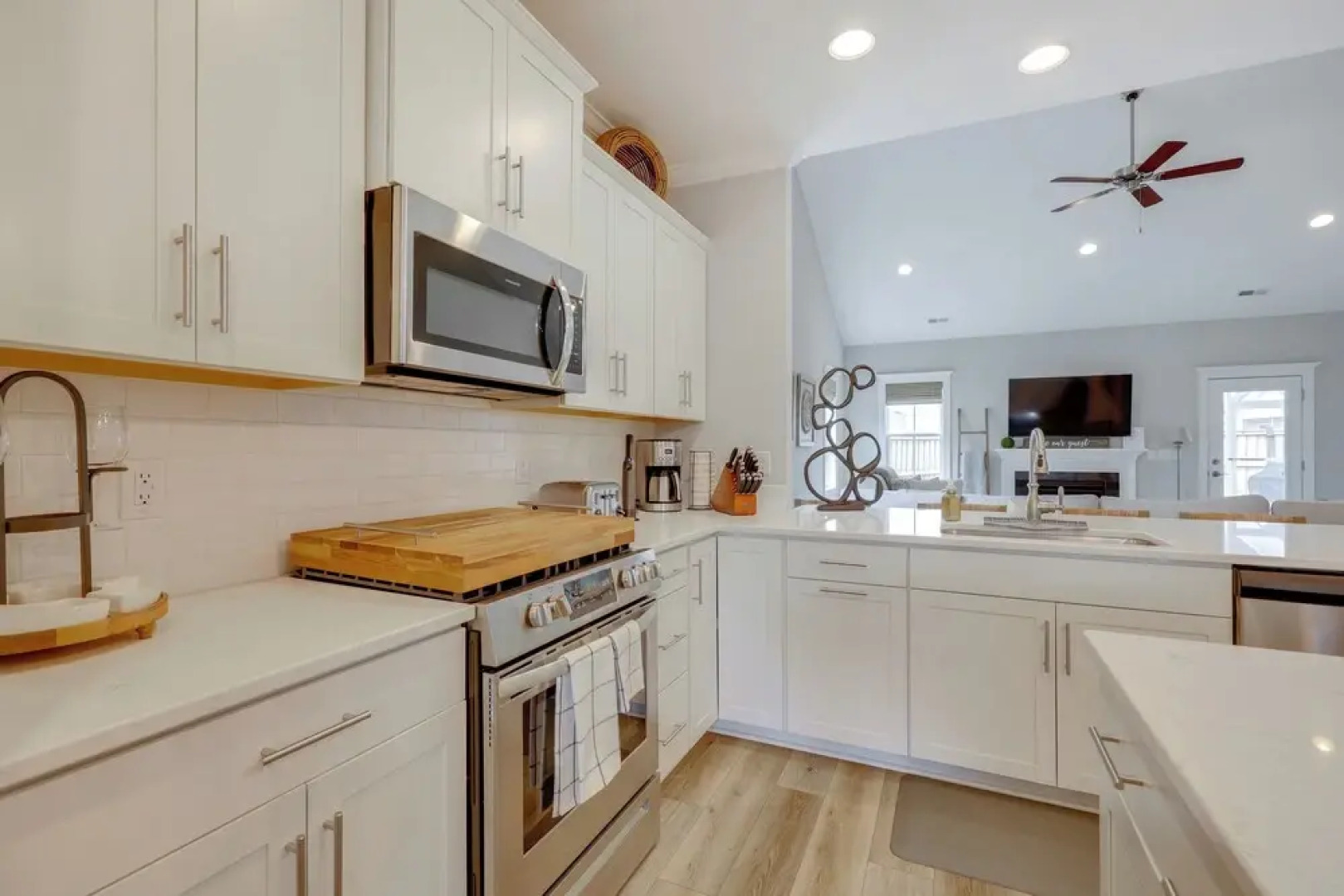 Spacious Home w/ Screened Patio in Wilmington!