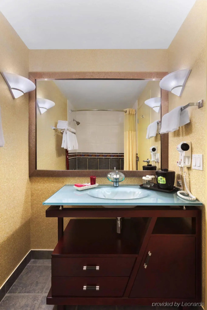 Poco Inn and Suites Hotel & Conference Centre