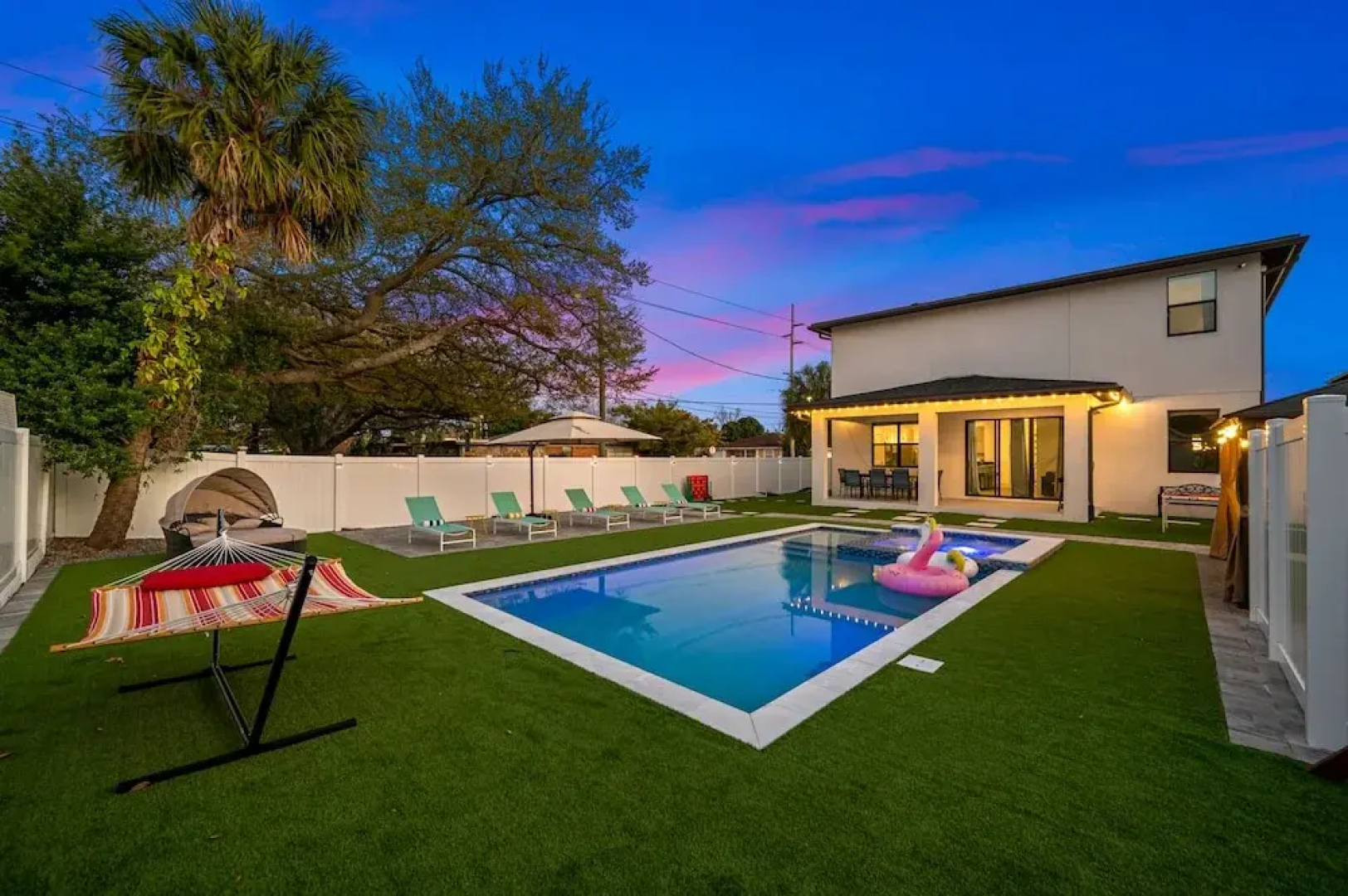 Luxury Modern Villa w/ Pool, Jacuzzi & Amenities!