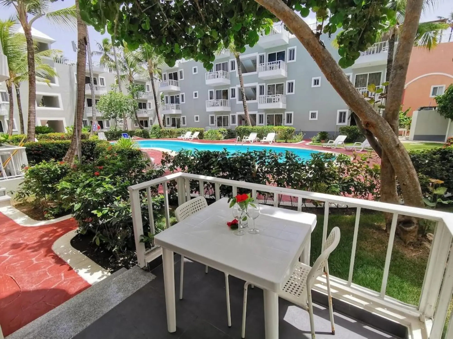 Tropicana Suites Deluxe Beach Club & Pool