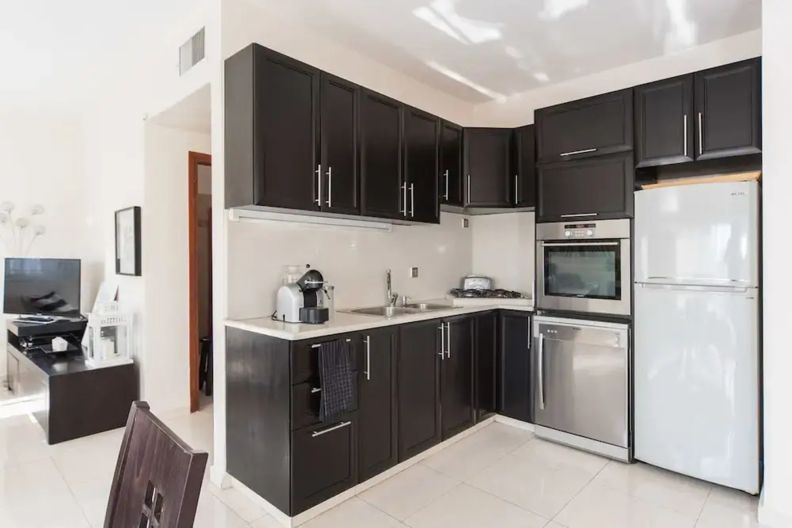 Spacious Duplex with Terrace 3-min From the Beach