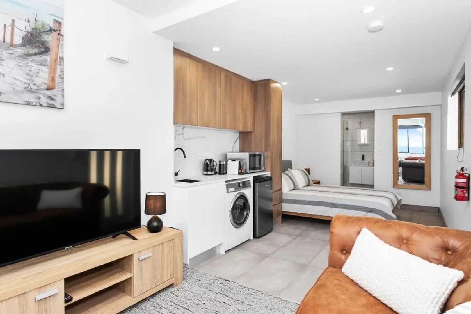 67 South Pacific Crescent - Studio Apartment