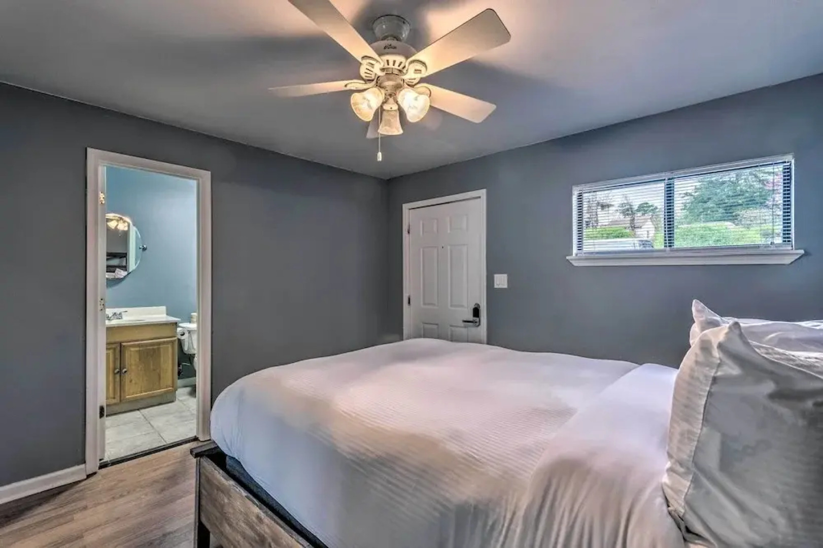 Modern Hot Springs Condo w/ Dock on Lake Hamilton!