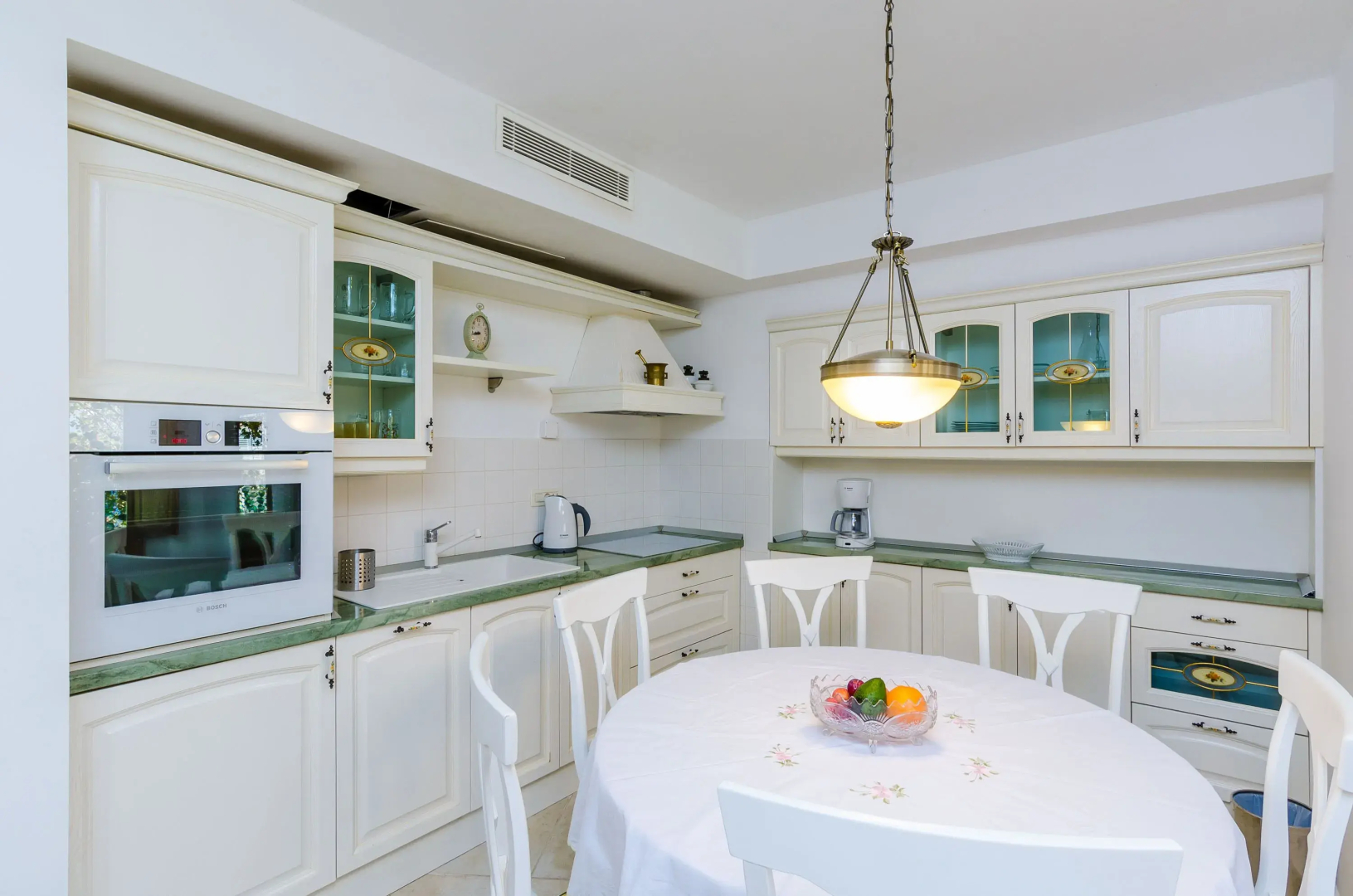 Villa Art Gallery - Six Bedroom Villa with Terrace and Swimming Pool