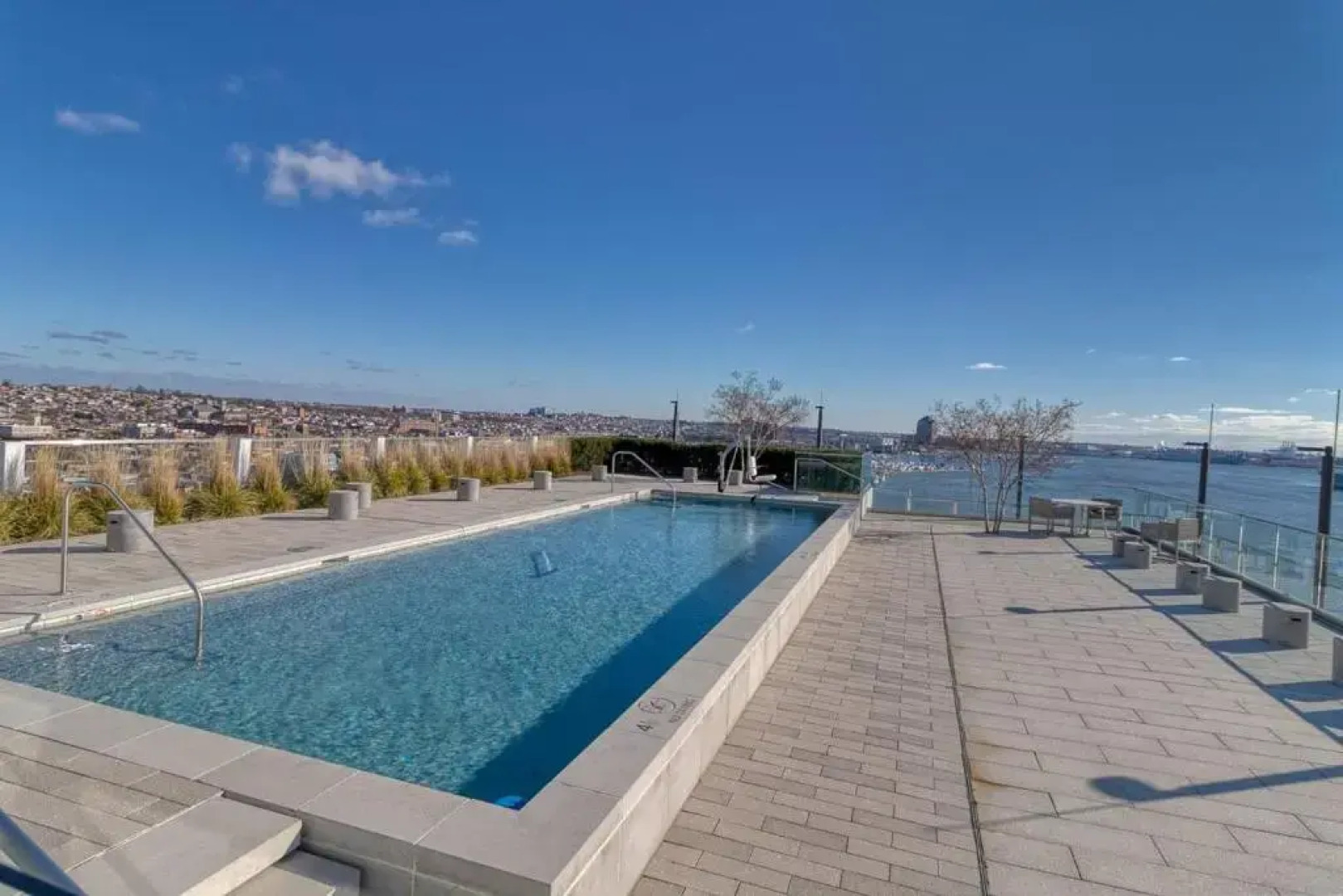 3BR Glass Suite With Gym & Pool By ENVITAE