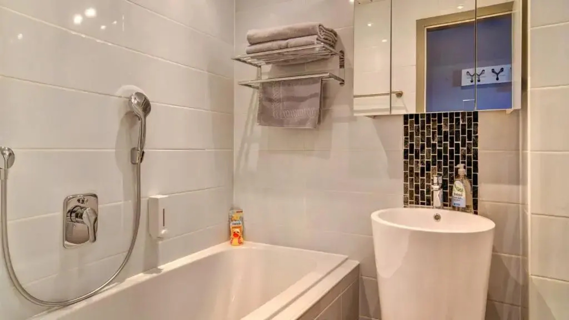 Suit & Frühstück zum Latschen