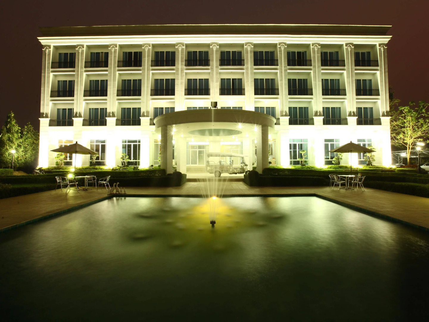 La Vie En Rose Hotel