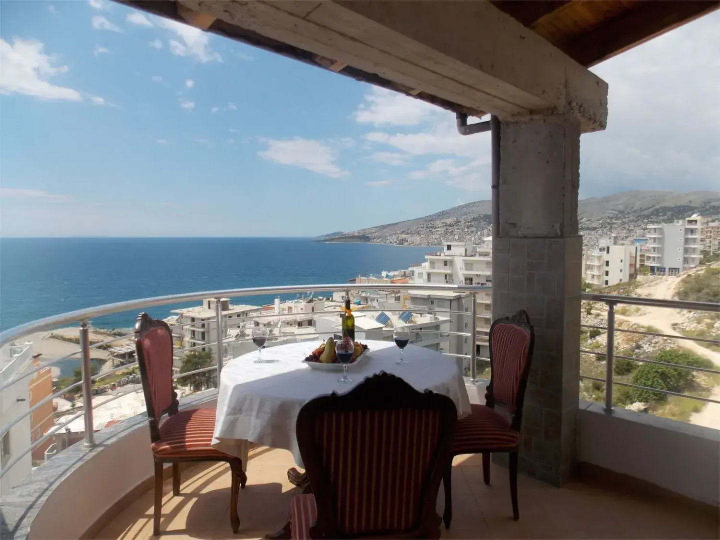 Damian Saranda Hotel